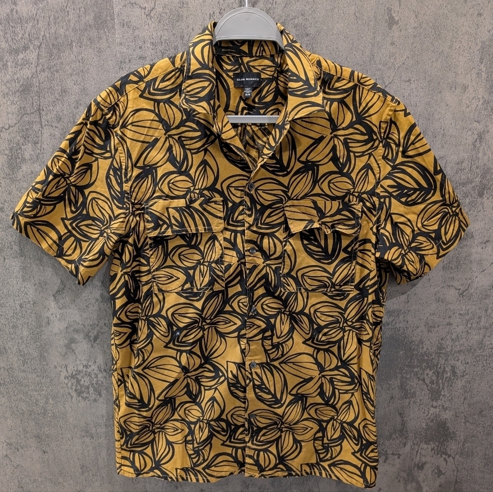 Like New! Club Monaco Floral Botanical Print Short Sleeve Button Up Shirt